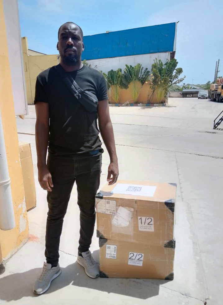 Entrega de encomenda internacional para cliente em Angola